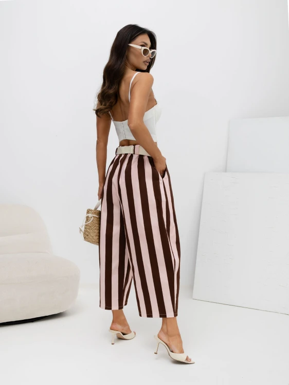 Stylowe jasnoróżowe spodnie damskie – eleganckie i wygodne one size